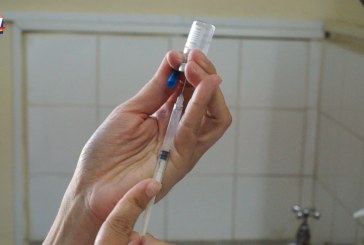 Fallo judicial ordenó suspender vacunación contra Covid-19 a menores de 13 años