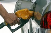 Baja la nafta $2 por litro y el gasoil $4 por litro en junio; además en compra con tarjeta llega al 40% el descuento en naftas en frontera